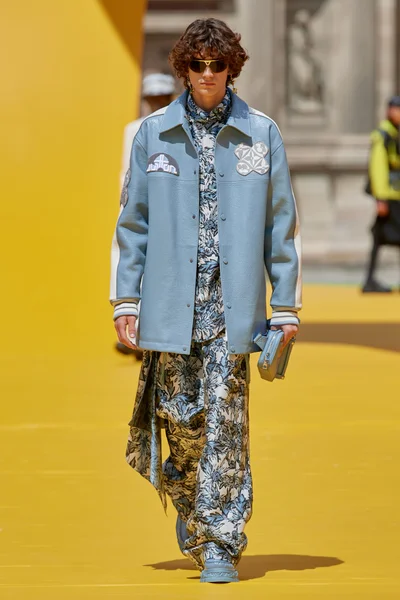 Look 63